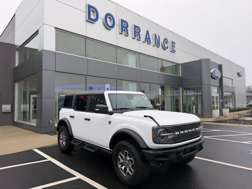 Oxford White 2024 Ford Bronco Badlands