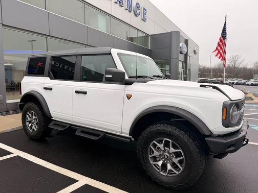Oxford White 2024 Ford Bronco Badlands