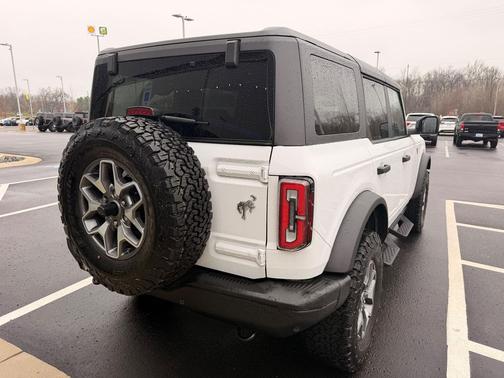 Oxford White 2024 Ford Bronco Badlands