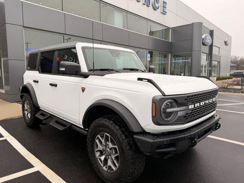 Oxford White 2024 Ford Bronco Badlands