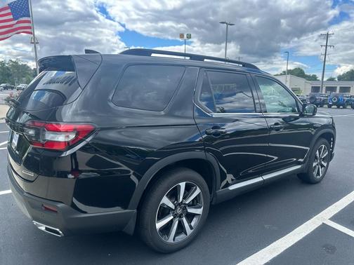 2023 Honda Pilot Touring 8-Passenger