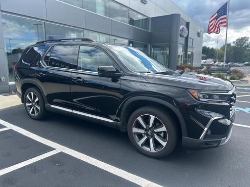 2023 Honda Pilot Touring 8-Passenger