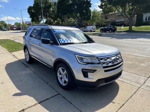 Ingot Silver Metallic 2018 Ford Explorer XLT