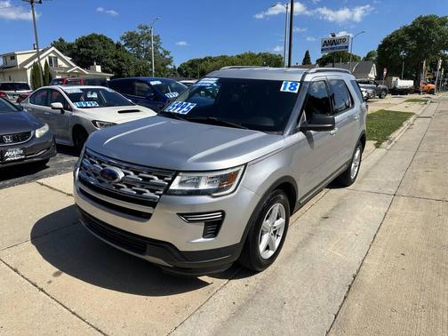 Ingot Silver Metallic 2018 Ford Explorer XLT