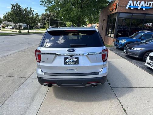 Ingot Silver Metallic 2018 Ford Explorer XLT