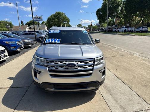 Ingot Silver Metallic 2018 Ford Explorer XLT