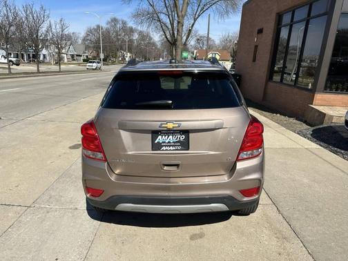 Sandy Ridge Metallic 2019 Chevrolet Trax LT