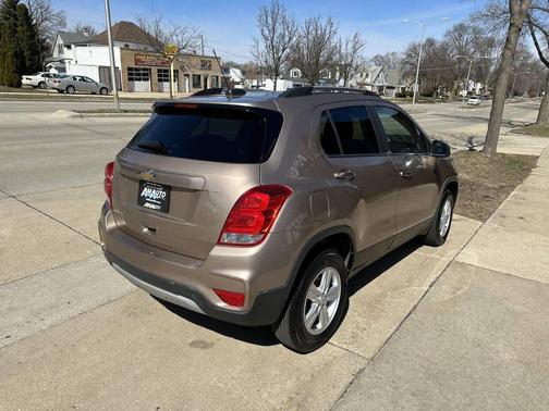 Sandy Ridge Metallic 2019 Chevrolet Trax LT
