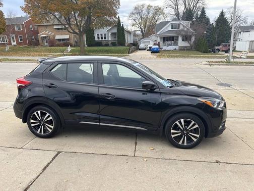 2020 Nissan Kicks SR