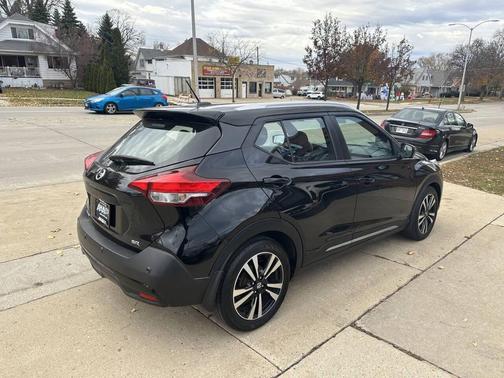2020 Nissan Kicks SR