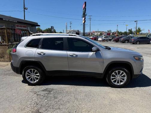 Gray 2019 Jeep Cherokee Latitude