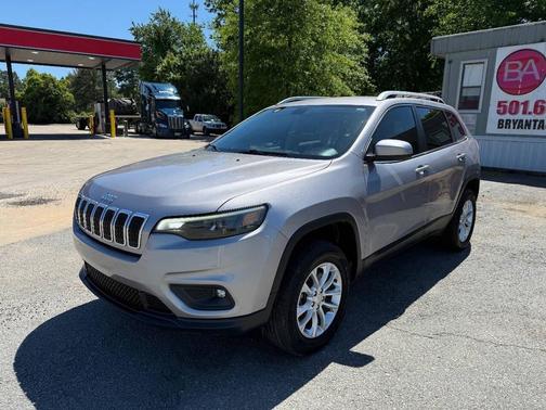 Gray 2019 Jeep Cherokee Latitude