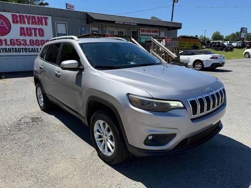 Gray 2019 Jeep Cherokee Latitude