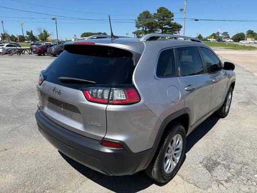 Gray 2019 Jeep Cherokee Latitude