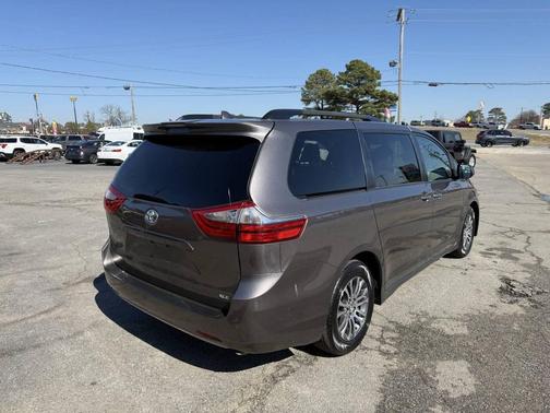 2020 Toyota Sienna XLE Premium
