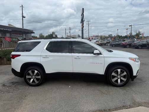 White 2021 Chevrolet Traverse LT Leather