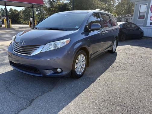 2017 Toyota Sienna XLE