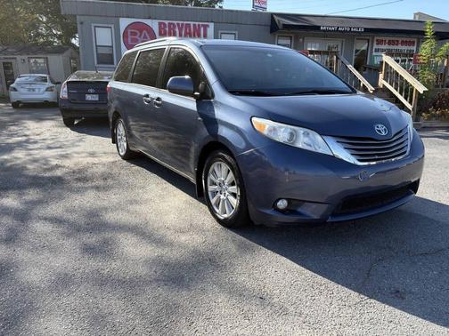 2017 Toyota Sienna XLE