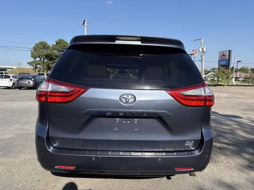 2017 Toyota Sienna XLE