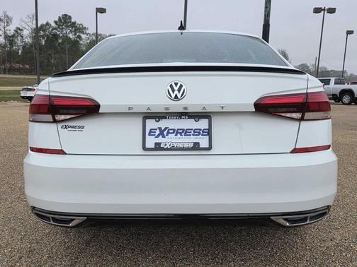 2020 Volkswagen Passat 2.0T R-Line