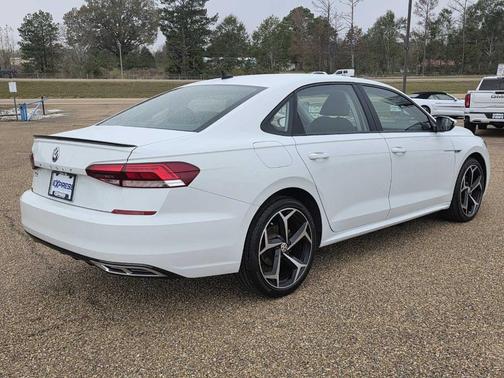 2020 Volkswagen Passat 2.0T R-Line