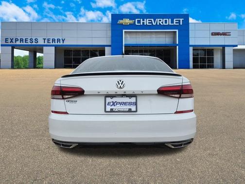 2020 Volkswagen Passat 2.0T R-Line