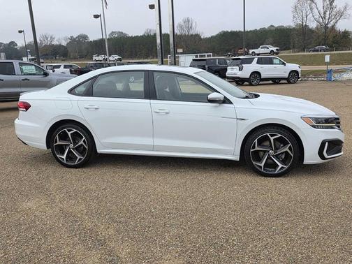 2020 Volkswagen Passat 2.0T R-Line