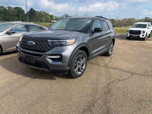 Gray Metallic 2022 Ford Explorer XLT