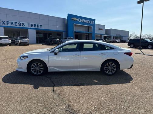 2022 Toyota Avalon XLE