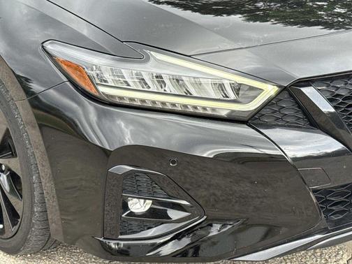 Black 2023 Nissan Maxima SR
