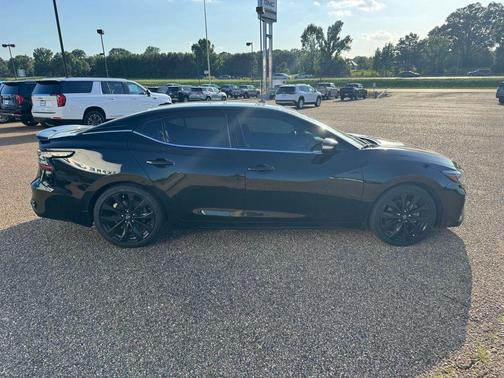 Black 2023 Nissan Maxima SR