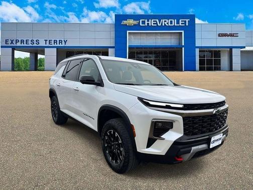 Iridescent Pearl Tricoat 2025 Chevrolet Traverse Z71