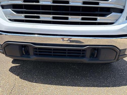 Summit White 2024 GMC Sierra 1500 SLE