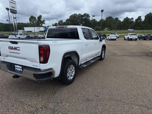 Summit White 2024 GMC Sierra 1500 SLE