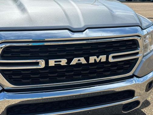 Billet Silver Metallic Clearcoat 2024 RAM 1500 Big Horn/Lone Star