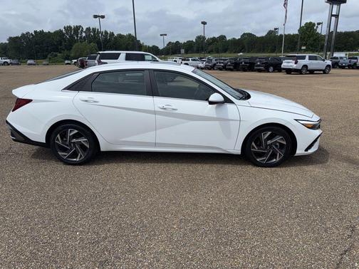 White 2025 Hyundai ELANTRA SEL Convenience