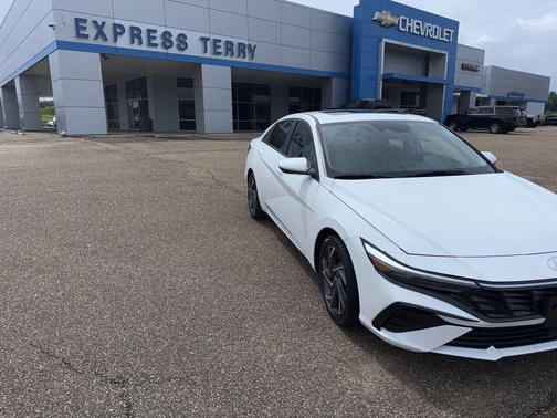 White 2025 Hyundai ELANTRA SEL Convenience