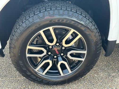 Summit White 2026 GMC Sierra 1500 AT4