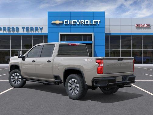 White Sand 2026 Chevrolet Silverado 2500 Custom
