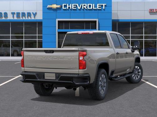 White Sand 2026 Chevrolet Silverado 2500 Custom