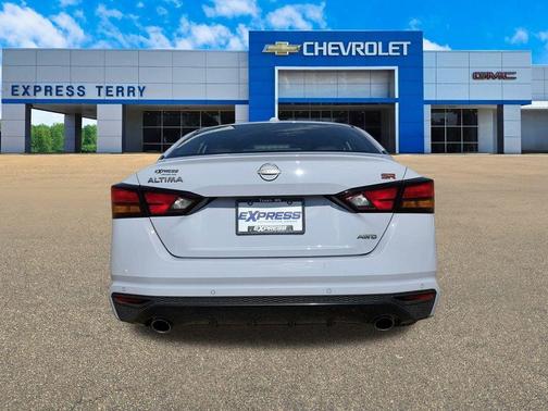 2025 Nissan Altima SR