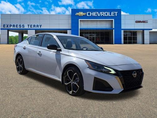 2025 Nissan Altima SR