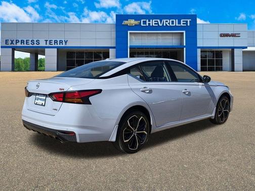 2025 Nissan Altima SR