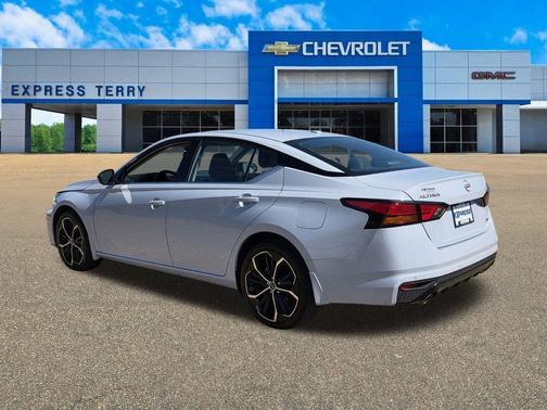 2025 Nissan Altima SR