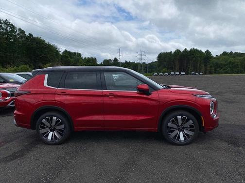 Red Diamond With Black Roof 2025 Mitsubishi Outlander SEL 2.5 S-AWC