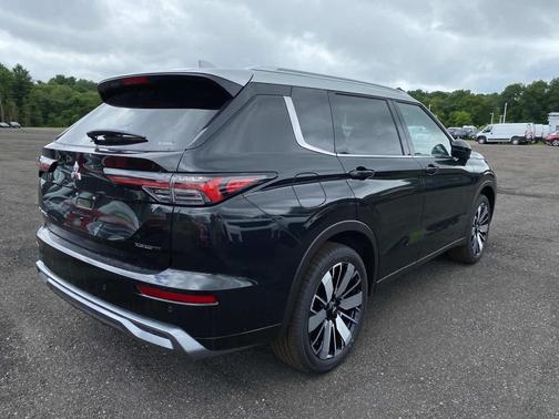Black Diamond With Alloy Silver Roof 2025 Mitsubishi Outlander PLATINUM EDITION 2.5 S-AWC