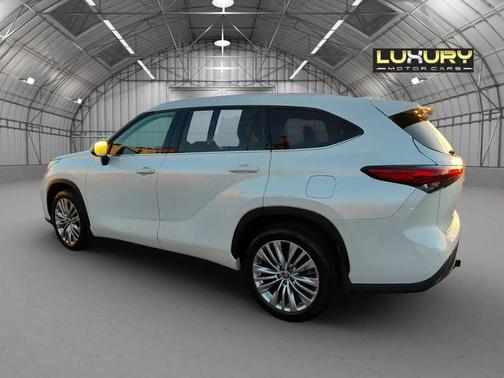 2022 Toyota Highlander Platinum