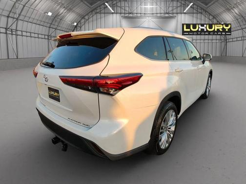 2022 Toyota Highlander Platinum