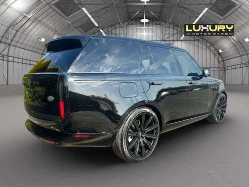 2023 Land Rover Range Rover P530 SE