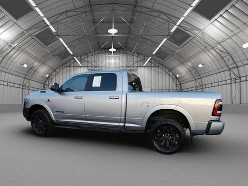 2022 RAM 2500 Laramie Crew Cab 4x4 6'4' Box